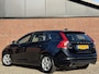 Volvo V60 1.6 T3 MOMENTUM | NL-AUTO! | NAVI! | CRUISE!