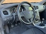 Volvo V60 1.6 T3 MOMENTUM | NL-AUTO! | NAVI! | CRUISE!