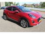 Ford Puma 1.0-125pk EcoBoost Mild-Hybrid Titanium. Fabr. garantie t/m 21-09-2029 ! Elektr. pano-dak, stoel-, stuur- en voorraamverw., 360gr. camera, adaptieve cruise cntrl, side- en lane assist, parkeersensoren v+a, metallic lak, LM wielen.