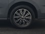 Volkswagen Multivan 1.4 eHybrid Bulli 7 Zits PHEV 218pk Dealer O.H | Trekhaak Af Fabriek | Adaptive Cruise | Camera | Sportstoelen & Stuur Verwarmd | Apple Carplay | BLIS | Navigatie | Virtual | DAB | 17"L.M | Plug In Hybrid |