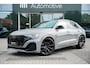 Audi Q8 60 TFSI e quattro Pro Line S Competition | Nardo Grey | Achterasbesturing | Luchtvering | Leren dashboard | Head-Up display | Stoelventilatie en massagefunctie voorin | Bang & Olufsen |