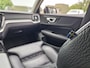 Volvo V60 T6 Plug-in hybrid AWD Plus Dark | Apple carplay | Stoel en stuurverwarming | Camera | Enz (SOH) 100 % en Leder-pakket (contourstoelen, hemelbekleding donker, luxe lederen/stof bekleding, sportstuur)