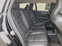 Volvo V60 T6 Plug-in hybrid AWD Plus Dark | Apple carplay | Stoel en stuurverwarming | Camera | Enz (SOH) 100 % en Leder-pakket (contourstoelen, hemelbekleding donker, luxe lederen/stof bekleding, sportstuur)