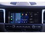 Porsche Macan 3.0 S S 3.0 354PK ACC standkachel sportstoelen electrisch bedienbaar met memo camera Apple-carplay luchtvering trekhaak electrisch wegklapbaar sportuitlaat 21"-LMV DAB LED stoel verwarming/ventilatie schakelflippers aan het stuur