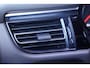 Porsche Macan 3.0 S S 3.0 354PK ACC standkachel sportstoelen electrisch bedienbaar met memo camera Apple-carplay luchtvering trekhaak electrisch wegklapbaar sportuitlaat 21"-LMV DAB LED stoel verwarming/ventilatie schakelflippers aan het stuur