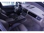 Porsche Macan 3.0 S S 3.0 354PK ACC standkachel sportstoelen electrisch bedienbaar met memo camera Apple-carplay luchtvering trekhaak electrisch wegklapbaar sportuitlaat 21"-LMV DAB LED stoel verwarming/ventilatie schakelflippers aan het stuur