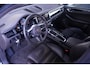 Porsche Macan 3.0 S S 3.0 354PK ACC standkachel sportstoelen electrisch bedienbaar met memo camera Apple-carplay luchtvering trekhaak electrisch wegklapbaar sportuitlaat 21"-LMV DAB LED stoel verwarming/ventilatie schakelflippers aan het stuur