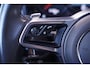 Porsche Macan 3.0 S S 3.0 354PK ACC standkachel sportstoelen electrisch bedienbaar met memo camera Apple-carplay luchtvering trekhaak electrisch wegklapbaar sportuitlaat 21"-LMV DAB LED stoel verwarming/ventilatie schakelflippers aan het stuur