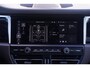 Porsche Macan 3.0 S S 3.0 354PK ACC standkachel sportstoelen electrisch bedienbaar met memo camera Apple-carplay luchtvering trekhaak electrisch wegklapbaar sportuitlaat 21"-LMV DAB LED stoel verwarming/ventilatie schakelflippers aan het stuur