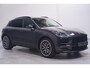 Porsche Macan 3.0 S S 3.0 354PK ACC standkachel sportstoelen electrisch bedienbaar met memo camera Apple-carplay luchtvering trekhaak electrisch wegklapbaar sportuitlaat 21"-LMV DAB LED stoel verwarming/ventilatie schakelflippers aan het stuur