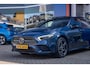 Mercedes-Benz A-klasse 250 e AMG Line | Panoramadak | Dodehoeksensor | 360° Camera | Lane Keeping Assist | Stoelverwarming | FULL Led | AMG-styling | Achteruitrijcamera | Apple Carplay/Android Auto|telefoonintegratie premium