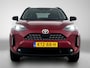 Toyota Yaris Cross 1.5 Hybrid 130 Executive + | JBL | Head-Up Display | Dodehoek detectie | Elektrische achterklep | Parkeersensoren voor+achter | Trekhaak | Apple CarPlay/Android Auto | Navigatie |