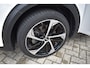 Kia Niro EV e-Niro ExecutiveLine 64 kWh Wij zijn op afspraak geopend! Graag bellen voor uw komst.