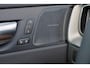 Volvo XC60 T6 Recharge AWD Plus Black Edition - IntelliSafe Assist & Surround - Harman Kardon audio - Verwarmde voorstoelen, stuur & achterbank - Parkeersensoren voor & achter - Elektr. bedienb. voorstoelen met geheugen - Draadloze tel. lader - Extra getint glas - 21' LMV