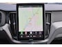 Volvo XC60 T6 Recharge AWD Plus Black Edition - IntelliSafe Assist & Surround - Harman Kardon audio - Verwarmde voorstoelen, stuur & achterbank - Parkeersensoren voor & achter - Elektr. bedienb. voorstoelen met geheugen - Draadloze tel. lader - Extra getint glas - 21' LMV