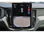Volvo XC60 T6 Recharge AWD Plus Black Edition - IntelliSafe Assist & Surround - Harman Kardon audio - Verwarmde voorstoelen, stuur & achterbank - Parkeersensoren voor & achter - Elektr. bedienb. voorstoelen met geheugen - Draadloze tel. lader - Extra getint glas - 21' LMV