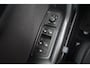 Volkswagen T-Roc 1.0 TSI 110pk Life | Trekhaak | Adaptive Cruise | Navigatie | Airco