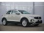 Volkswagen T-Roc 1.0 TSI 110pk Life | Trekhaak | Adaptive Cruise | Navigatie | Airco
