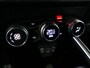 Renault Clio 1.3 TCe Intens *Dealer onderhouden!* - Trekhaak - Camera - Sensor V+A - Getinte ramen achter
