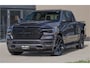 Dodge Ram SPORT | MEEST VOLLE RAM | 5.7 V8 HEMI | LUCHTVERING | HUD | MWK | PANO | VOL DIGI SCHERMEN | NIGHT EDITION | DUBBELE CABINE | 5 PERSOONS | DC | CREW CAB | TOP STAAT | KLEUR: GRANITE NIGHT EDITION GEWELDIGE KLEUR |