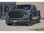 Dodge Ram SPORT | MEEST VOLLE RAM | 5.7 V8 HEMI | LUCHTVERING | HUD | MWK | PANO | VOL DIGI SCHERMEN | NIGHT EDITION | DUBBELE CABINE | 5 PERSOONS | DC | CREW CAB | TOP STAAT | KLEUR: GRANITE NIGHT EDITION GEWELDIGE KLEUR |