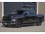 Dodge Ram SPORT | MEEST VOLLE RAM | 5.7 V8 HEMI | LUCHTVERING | HUD | MWK | PANO | VOL DIGI SCHERMEN | NIGHT EDITION | DUBBELE CABINE | 5 PERSOONS | DC | CREW CAB | TOP STAAT | KLEUR: GRANITE NIGHT EDITION GEWELDIGE KLEUR |