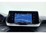 Peugeot e-2008 EV Allure 50 kWh | 100% SOH! l Apple Carplay/Android Auto l Bluetooth l DAB l Cruise Control l Climate Control l Navigatie l Lichtmetalen Velgen l PDC Achter