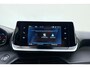 Peugeot e-2008 EV Allure 50 kWh | 100% SOH! l Apple Carplay/Android Auto l Bluetooth l DAB l Cruise Control l Climate Control l Navigatie l Lichtmetalen Velgen l PDC Achter