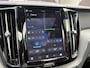 Volvo XC60 2.0 T6 Plug-in hybrid AWD Plus Dark DEALER ONDERHOUDEN | HARMAN/KADON | 360° GRADEN CAM. | STOEL/STUUR VERWARMING | APPLE CARPLAY./ANDROID AUTO | ELEKTRISCHE TREKHAAK
