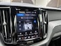 Volvo XC60 2.0 T6 Plug-in hybrid AWD Plus Dark DEALER ONDERHOUDEN | HARMAN/KADON | 360° GRADEN CAM. | STOEL/STUUR VERWARMING | APPLE CARPLAY./ANDROID AUTO | ELEKTRISCHE TREKHAAK