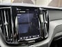 Volvo XC60 2.0 T6 Plug-in hybrid AWD Plus Dark DEALER ONDERHOUDEN | HARMAN/KADON | 360° GRADEN CAM. | STOEL/STUUR VERWARMING | APPLE CARPLAY./ANDROID AUTO | ELEKTRISCHE TREKHAAK