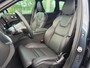 Volvo XC60 2.0 T6 AWD Plug-in hybrid Plus Black Edition / Stoelverwarming - Koeling / Stuurverwarming / Adaptive Cruise Control / 360' parkeersensoren / Harman Kardon / Memory seats / Leer / 350PK / Geïntegreerde zitverhogers / Trekhaak mogelijk /