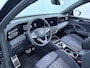 Volkswagen Tiguan 1.5 eHybrid R-Line Edition 272 pk Automaat (DSG) | Verlengde garantie | Navigatie | Panorama dak | Trekhaak (wegklapbaar) | Achteruitrijcamera (park assist) | Rondomzicht camera | Black-Style pakket | R-Line |