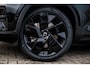 Volvo EC40 Twin Motor Ultra Black Edition Europa 82 kWh | 1800 KG Trekgewicht | 360 Camera | Stoel + Stuurverwarming | Harman Kardon Audio | Elektr. Stoelen | Memory | Keyless | Dodehoek Detectie | Elektr. Achterklep |