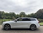 Volvo V60 2.0 T8 Plug-in hybrid AWD Ultimate Dark | HUD | Pano | Harman & Kardon | 360 | BTW |