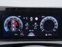 Volkswagen T-Roc 1.5 eTsi Life First Edition | Camera | Zwenkbare trekhaak | ACC | Stoelverwarming |
