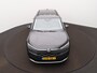 Volkswagen T-Roc 1.5 eTsi Life First Edition | Camera | Zwenkbare trekhaak | ACC | Stoelverwarming |
