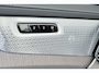 Volvo XC90 T8 Recharge AWD Ultra Dark - Luchtvering - Panorama/schuifdak - IntelliSafe Assist & Surround - 360º Camera - Bowers & Wilkins audio - Adaptieve LED koplampen - Verwarmde voorstoelen, stuur & achterbank - Parkeersensoren voor & achter - Elektr. bedienb. voorstoelen met geheugen - Geventileerde voorstoelen - Draadloze tel. lader - Extra getint glas - Inklapbare trekhaak - 22' LMV