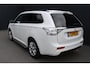 Mitsubishi Outlander 2.0 PHEV instyle - SCHUIFDAK - TREKHAAK - LEDER - NAVIGATIE - CAMERA - 2x PDC
