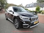 BMW X1 xDrive20i PANODAK / HEAD-UP / SPORTLEER / BLUETOOTH