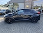 Toyota C-HR / C-HR+ 1.8 Hybrid BLACK EDITION LEDER JBL-AUDIO BLIND SPOT STOELVERW NAVI CAMERA PARK-SENSOREN BLUETOOTH AD-CRUISE CLIMA NL-AUTO 1E-EIG