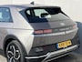 Hyundai Ioniq 5 Style 73kWh / Dealer onderhouden / Accu SoH 100 % / Fabrieksgarantie tot 05-2027 / WLTP 481 km stad 686 km / CCS snel laden / warmtepomp / 1.600 kg trekgewicht / Stuur- en stoelverwarming / Elektr. stoel / 19" LM wielen /