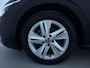 Volkswagen Golf Variant 1.0 TSI Life Business 110 pk | Verlengde garantie | Navigatie | Parkeersensoren (Park assist) | Achteruitrijcamera | Keyless entry | Stoelverwarming |