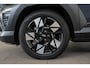 Hyundai Kona 1.6 GDI HEV Premium Sky | Schuif-Kanteldak | Stoel & Stuurverwarming | Bose Audio | Keyless | Navigatie | Climate Controle |