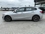 BMW 1-Serie 118i Executive Sport-Line Edition Automaat | ECC | Navigatie | Digitaal Dashbord | Parkpilot | Draadloze telefoonlader | Carplay | 17"LM-Velgen | Elektrisch Pakket | Cruise control