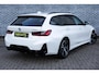 BMW 3-Serie Touring 320e | M-Sport | Panoramadak | Trekhaak | Sportstoelen | Parkeersensoren | Lichtmetalen Velgen 18 inch | Stoelverwarming | Cruise Control Adaptief | Dodehoekdetectie | Live Cockpit Plus | Connected Professional | Plug-in Hybrid (PHEV)