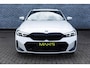 BMW 3-Serie Touring 320e | M-Sport | Panoramadak | Trekhaak | Sportstoelen | Parkeersensoren | Lichtmetalen Velgen 18 inch | Stoelverwarming | Cruise Control Adaptief | Dodehoekdetectie | Live Cockpit Plus | Connected Professional | Plug-in Hybrid (PHEV)