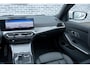 BMW 3-Serie Touring 320e | M-Sport | Panoramadak | Trekhaak | Sportstoelen | Parkeersensoren | Lichtmetalen Velgen 18 inch | Stoelverwarming | Cruise Control Adaptief | Dodehoekdetectie | Live Cockpit Plus | Connected Professional | Plug-in Hybrid (PHEV)
