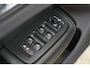 Volvo XC60 2.0 T6 Plug-in hybrid AWD Plus Dark | 350 PK | Panoramadak | Leder | Trekhaak | Volvo XC60 2.0 T6 Plug-in Hybrid AWD Plus Dark met 2.0 viercilinder plug-in hybride aandrijflijn en 350 PK, voorzien van luxe lederen bekleding, elektrisch verstelbare en verwarmde voorstoele