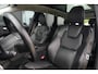 Volvo XC60 2.0 T6 Plug-in hybrid AWD Plus Dark | 350 PK | Panoramadak | Leder | Trekhaak | Volvo XC60 2.0 T6 Plug-in Hybrid AWD Plus Dark met 2.0 viercilinder plug-in hybride aandrijflijn en 350 PK, voorzien van luxe lederen bekleding, elektrisch verstelbare en verwarmde voorstoele